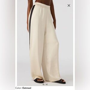 Steve Madden  
Womens Oatmeal  Wide-Leg Satin Pants
Elastic waist
Size M